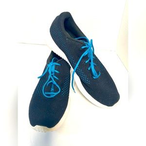 UNDER ARMOUR WOMENS SNEAKERS SZ 9